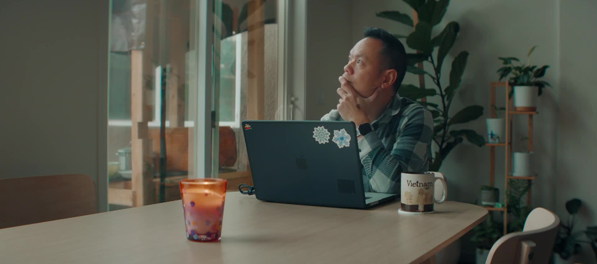 Thumbnail image for How to balance Simple Living & Digital Life (Without Quitting Social Media)